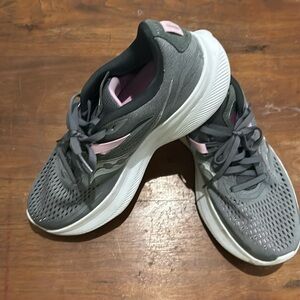 Saucony Women’s size 7.5 running shoes